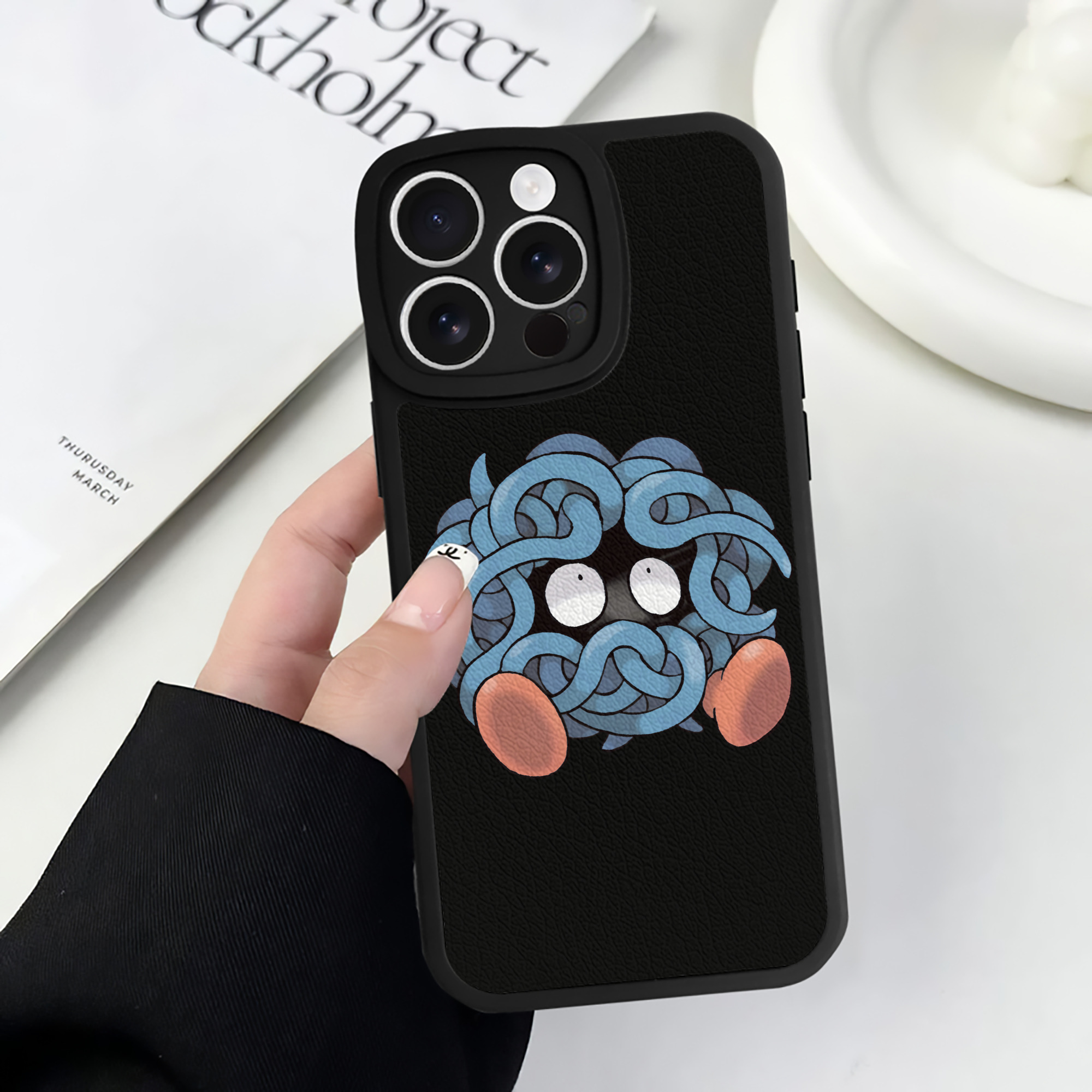 （画像用） ポケットモンスター Pokémon 【iPhone 16シリーズ対応】シリコンスマホケース（レザー調） 材質：シリコン